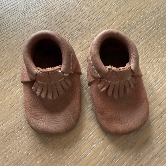 Freshly Picked moccs 3C VGUC - Picture 2 of 4